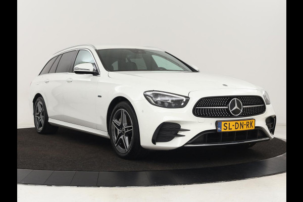 Mercedes-Benz E-Klasse 300e AMG | Trekhaak | Stoelverwarming | Camera | Carplay | Leder/Alcantara | Navigatie | Widescreen | Full LED | Sfeerverlichting | PHEV | Plug In
