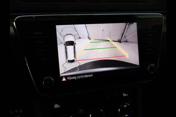Škoda Superb 1.4 TSI iV Sportline | Panoramadak | Stoelverwarming | Adaptive cruise | Alcantara | Sfeerverlichting | Camera | Virtual Cockpit | Matrix LED | PHEV | Plug In