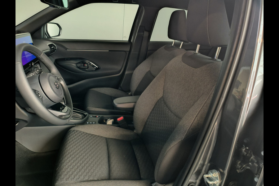 Toyota Yaris Cross 1.5 Hybrid 130 Dynamic NIEUW!!! Rijklaar + 5 jaar Fabrieksgarantie Henk Jongen Auto's in Helmond,  al 50 jaar service zoals 't hoort!