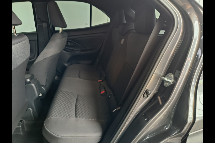 Toyota Yaris Cross 1.5 Hybrid 130 Dynamic NIEUW!!! Rijklaar + 5 jaar Fabrieksgarantie Henk Jongen Auto's in Helmond,  al 50 jaar service zoals 't hoort!