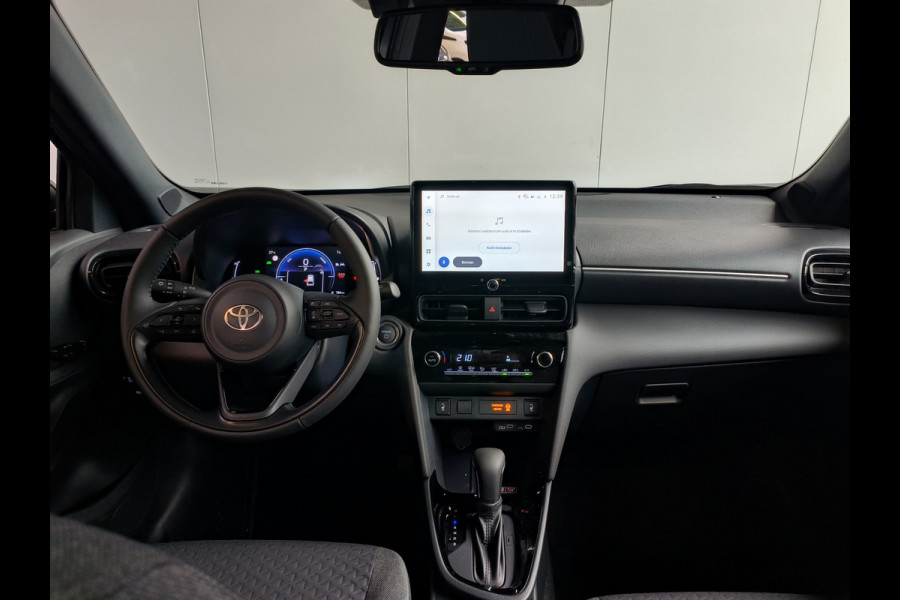 Toyota Yaris Cross 1.5 Hybrid 130 Dynamic NIEUW!!! Rijklaar + 5 jaar Fabrieksgarantie Henk Jongen Auto's in Helmond,  al 50 jaar service zoals 't hoort!