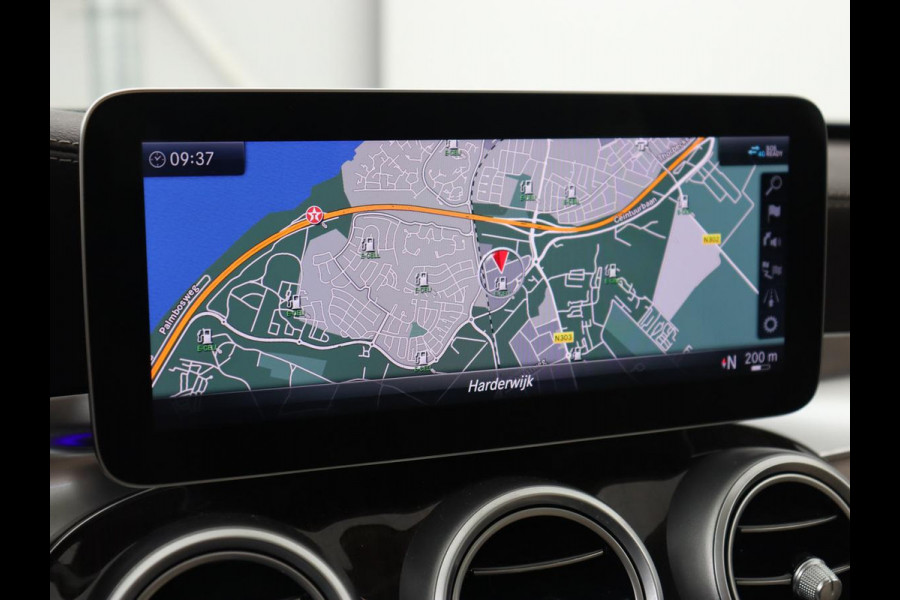 Mercedes-Benz C-Klasse 300e Avantgarde Luxury | Panoramadak | Luchtvering | Burmester | Stuurverwarming | 360 Camera | Leder | Stoelverwarming | Memory | Carplay | Sfeerverlichting | Matrix LED | PHEV | Plug In