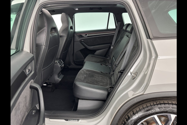 Škoda Kodiaq 1.5 TSI Sportline Business Aut. *PANO | LEATHER-ALCANTARA | FULL-LED | MEMORY-PACK | CANTON-SOUND | CAMERA | KEYLESS | DIGI-COCKPIT | SPORTSEATS | DAB+ | AMBIENT-LIGHT | CARBON | TOWBAR | 20''ALU*
