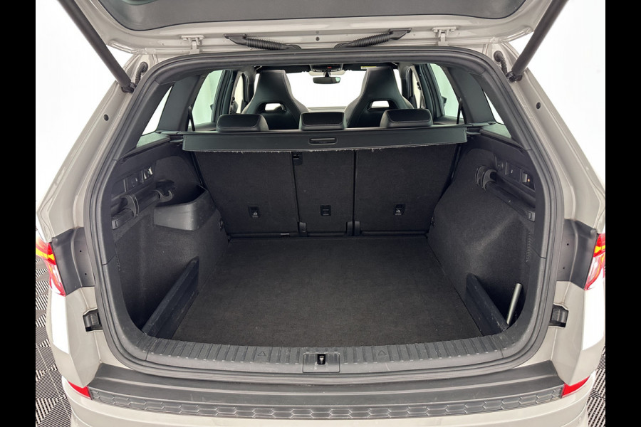 Škoda Kodiaq 1.5 TSI Sportline Business Aut. *PANO | LEATHER-ALCANTARA | FULL-LED | MEMORY-PACK | CANTON-SOUND | CAMERA | KEYLESS | DIGI-COCKPIT | SPORTSEATS | DAB+ | AMBIENT-LIGHT | CARBON | TOWBAR | 20''ALU*