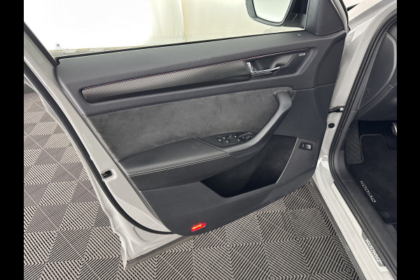 Škoda Kodiaq 1.5 TSI Sportline Business Aut. *PANO | LEATHER-ALCANTARA | FULL-LED | MEMORY-PACK | CANTON-SOUND | CAMERA | KEYLESS | DIGI-COCKPIT | SPORTSEATS | DAB+ | AMBIENT-LIGHT | CARBON | TOWBAR | 20''ALU*