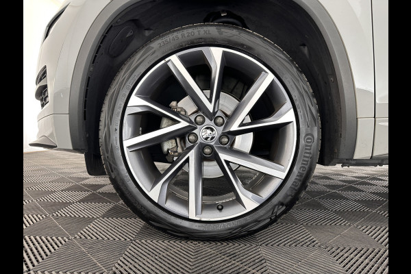 Škoda Kodiaq 1.5 TSI Sportline Business Aut. *PANO | LEATHER-ALCANTARA | FULL-LED | MEMORY-PACK | CANTON-SOUND | CAMERA | KEYLESS | DIGI-COCKPIT | SPORTSEATS | DAB+ | AMBIENT-LIGHT | CARBON | TOWBAR | 20''ALU*