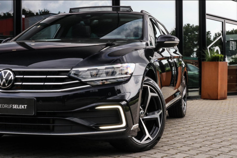 Volkswagen Passat Variant 1.4 TSI PHEV GTE - PANO - TREKHAAK - MASSAGE