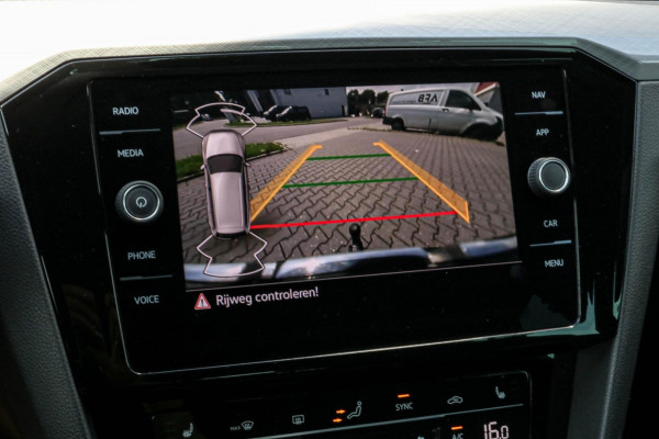 Volkswagen Passat Variant 1.4 TSI PHEV GTE - PANO - TREKHAAK - MASSAGE