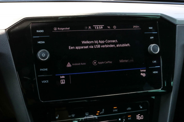 Volkswagen Passat Variant 1.4 TSI PHEV GTE - PANO - TREKHAAK - MASSAGE