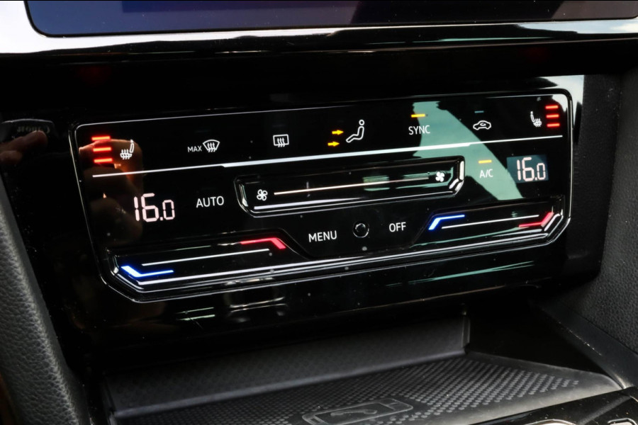 Volkswagen Passat Variant 1.4 TSI PHEV GTE - PANO - TREKHAAK - MASSAGE
