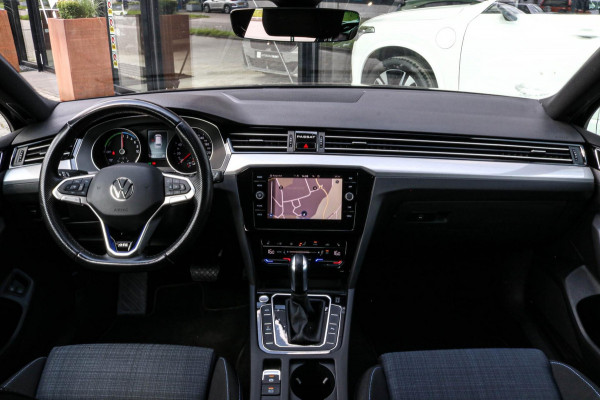 Volkswagen Passat Variant 1.4 TSI PHEV GTE - PANO - TREKHAAK - MASSAGE