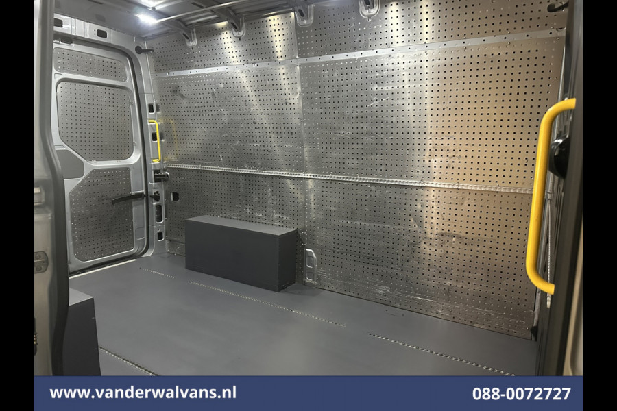 Volkswagen Crafter 2.0 TDI 141pk L3H3 L2H2 Euro6 Airco | Camera | Apple Carplay | Cruisecontrol Android Auto, Chauffeursstoel, Parkeersensoren, Bijrijdersbank, 3000kg trekvermogen, zilver