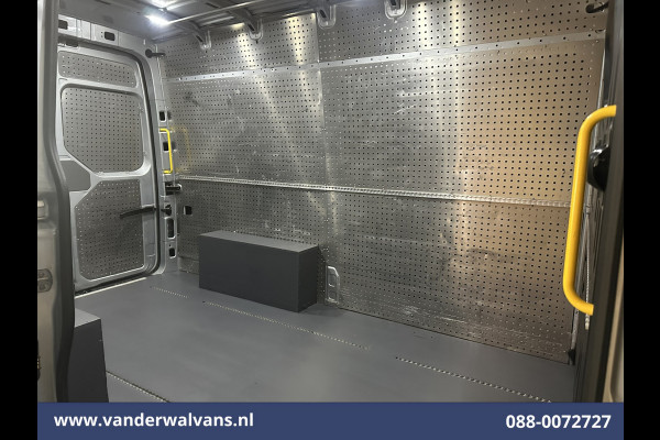Volkswagen Crafter 2.0 TDI 141pk L3H3 L2H2 Euro6 Airco | Camera | Apple Carplay | Cruisecontrol Android Auto, Chauffeursstoel, Parkeersensoren, Bijrijdersbank, 3000kg trekvermogen, zilver