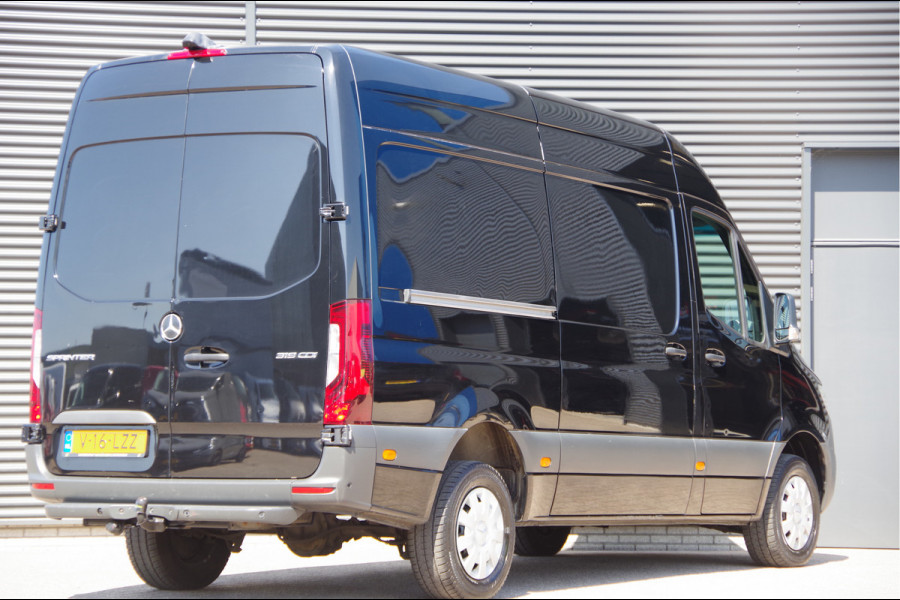 Mercedes-Benz Sprinter 319 3.0 CDI V6 L2H2 AUT. LED, 360 CAMERA, TREKHAAK, STANDKACHEL, MBUX 10'', CRUISE, NAVI, CLIMA, PARKEERSENSOREN