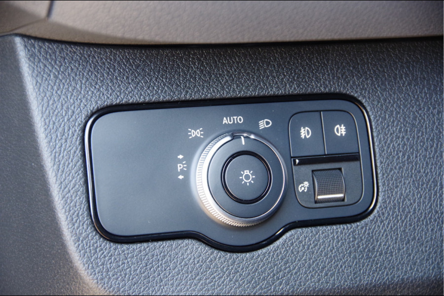 Mercedes-Benz Sprinter 319 3.0 CDI V6 L2H2 AUT. LED, 360 CAMERA, TREKHAAK, STANDKACHEL, MBUX 10'', CRUISE, NAVI, CLIMA, PARKEERSENSOREN