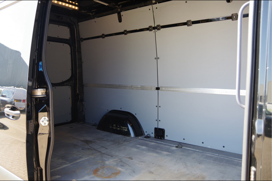 Mercedes-Benz Sprinter 319 3.0 CDI V6 L2H2 AUT. LED, 360 CAMERA, TREKHAAK, STANDKACHEL, MBUX 10'', CRUISE, NAVI, CLIMA, PARKEERSENSOREN