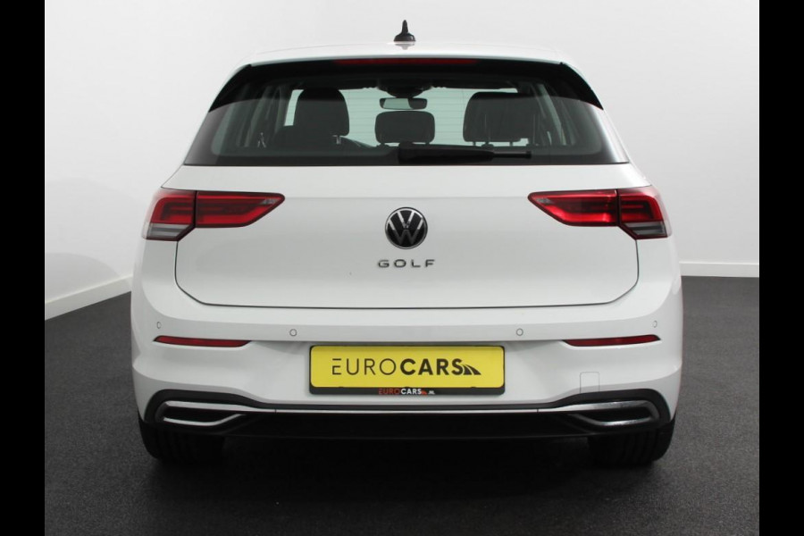 Volkswagen Golf 1.5 TSI 150pk Style Volkswagen Golf 1.5 eTSI 150pk Style | Navigatie | Climate Control | DAB | Digitale Cockpit | Keyless Start | Lichtmetalen velgen 17" | Parkeer Sensoren | Stoelverwarming
