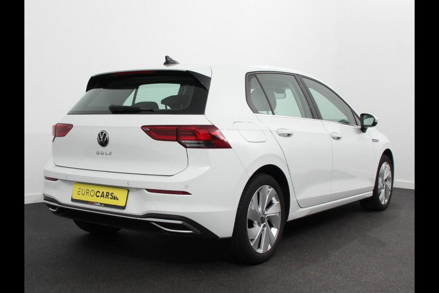 Volkswagen Golf 1.5 TSI 150pk Style Volkswagen Golf 1.5 eTSI 150pk Style | Navigatie | Climate Control | DAB | Digitale Cockpit | Keyless Start | Lichtmetalen velgen 17" | Parkeer Sensoren | Stoelverwarming