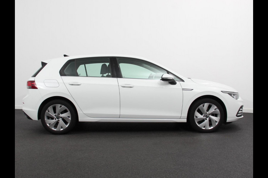 Volkswagen Golf 1.5 TSI 150pk Style Volkswagen Golf 1.5 eTSI 150pk Style | Navigatie | Climate Control | DAB | Digitale Cockpit | Keyless Start | Lichtmetalen velgen 17" | Parkeer Sensoren | Stoelverwarming