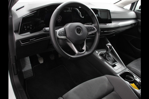 Volkswagen Golf 1.5 TSI 150pk Style Volkswagen Golf 1.5 eTSI 150pk Style | Navigatie | Climate Control | DAB | Digitale Cockpit | Keyless Start | Lichtmetalen velgen 17" | Parkeer Sensoren | Stoelverwarming