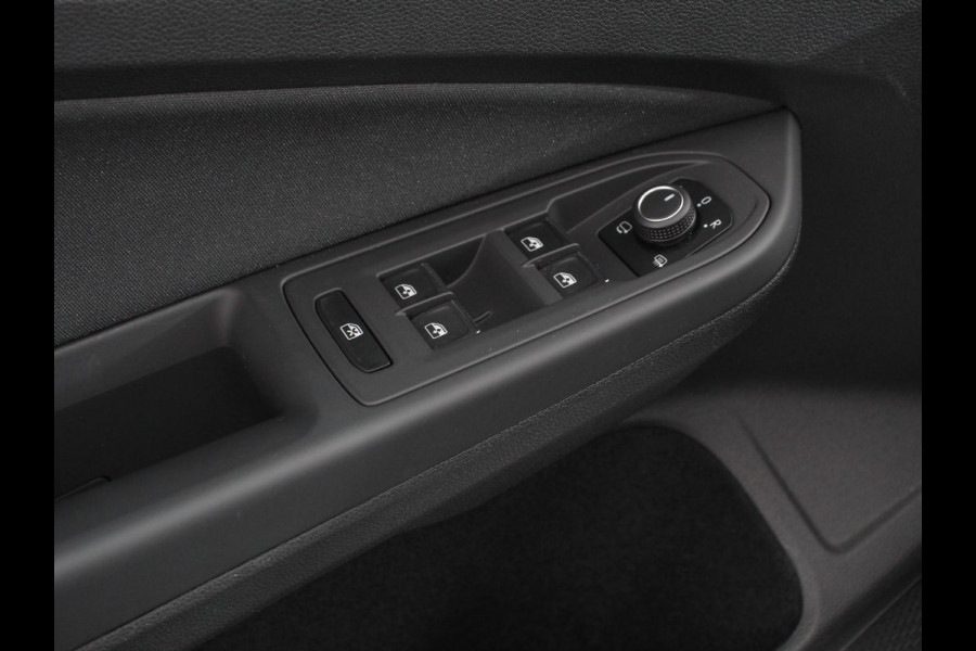 Volkswagen Golf 1.5 TSI 150pk Style Volkswagen Golf 1.5 eTSI 150pk Style | Navigatie | Climate Control | DAB | Digitale Cockpit | Keyless Start | Lichtmetalen velgen 17" | Parkeer Sensoren | Stoelverwarming