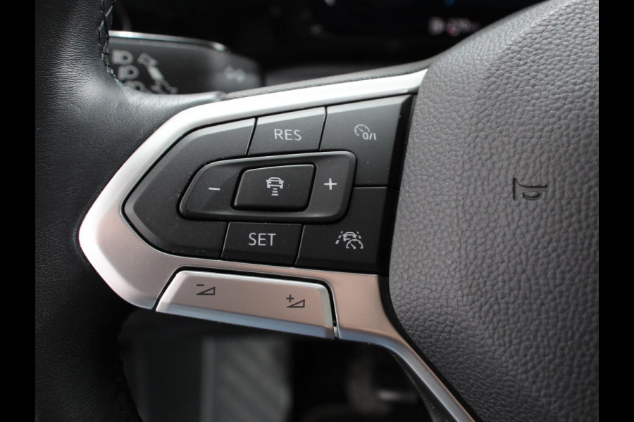 Volkswagen Golf 1.5 TSI 150pk Style Volkswagen Golf 1.5 eTSI 150pk Style | Navigatie | Climate Control | DAB | Digitale Cockpit | Keyless Start | Lichtmetalen velgen 17" | Parkeer Sensoren | Stoelverwarming