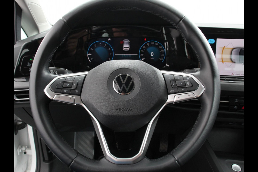 Volkswagen Golf 1.5 TSI 150pk Style Volkswagen Golf 1.5 eTSI 150pk Style | Navigatie | Climate Control | DAB | Digitale Cockpit | Keyless Start | Lichtmetalen velgen 17" | Parkeer Sensoren | Stoelverwarming