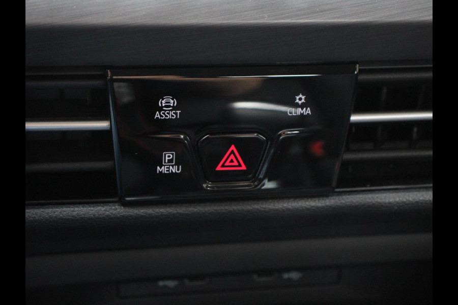 Volkswagen Golf 1.5 TSI 150pk Style Volkswagen Golf 1.5 eTSI 150pk Style | Navigatie | Climate Control | DAB | Digitale Cockpit | Keyless Start | Lichtmetalen velgen 17" | Parkeer Sensoren | Stoelverwarming