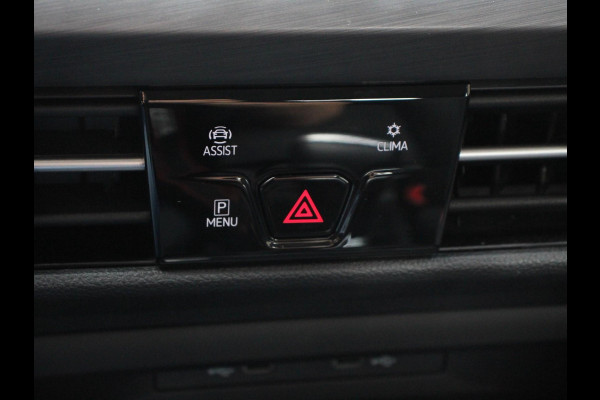 Volkswagen Golf 1.5 TSI 150pk Style Volkswagen Golf 1.5 eTSI 150pk Style | Navigatie | Climate Control | DAB | Digitale Cockpit | Keyless Start | Lichtmetalen velgen 17" | Parkeer Sensoren | Stoelverwarming