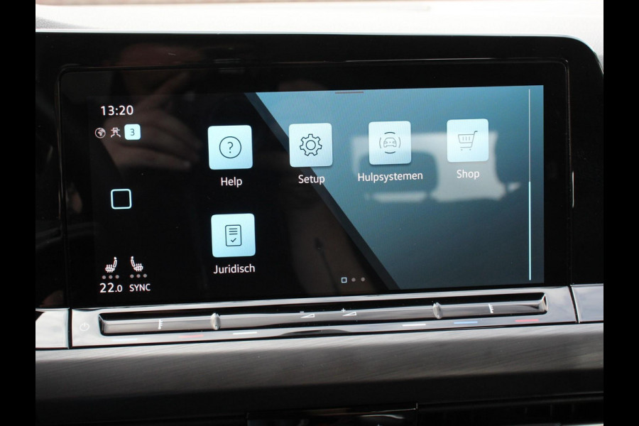 Volkswagen Golf 1.5 TSI 150pk Style Volkswagen Golf 1.5 eTSI 150pk Style | Navigatie | Climate Control | DAB | Digitale Cockpit | Keyless Start | Lichtmetalen velgen 17" | Parkeer Sensoren | Stoelverwarming