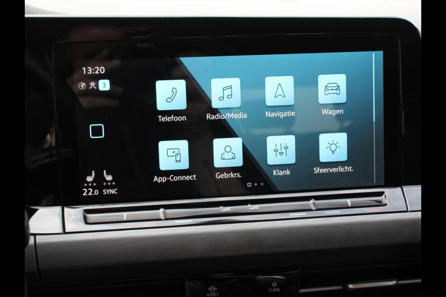 Volkswagen Golf 1.5 TSI 150pk Style Volkswagen Golf 1.5 eTSI 150pk Style | Navigatie | Climate Control | DAB | Digitale Cockpit | Keyless Start | Lichtmetalen velgen 17" | Parkeer Sensoren | Stoelverwarming