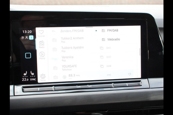 Volkswagen Golf 1.5 TSI 150pk Style Volkswagen Golf 1.5 eTSI 150pk Style | Navigatie | Climate Control | DAB | Digitale Cockpit | Keyless Start | Lichtmetalen velgen 17" | Parkeer Sensoren | Stoelverwarming