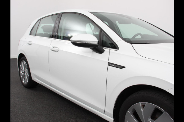 Volkswagen Golf 1.5 TSI 150pk Style Volkswagen Golf 1.5 eTSI 150pk Style | Navigatie | Climate Control | DAB | Digitale Cockpit | Keyless Start | Lichtmetalen velgen 17" | Parkeer Sensoren | Stoelverwarming