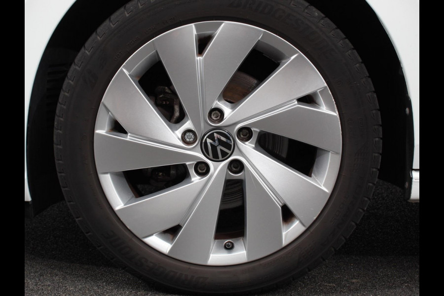 Volkswagen Golf 1.5 TSI 150pk Style Volkswagen Golf 1.5 eTSI 150pk Style | Navigatie | Climate Control | DAB | Digitale Cockpit | Keyless Start | Lichtmetalen velgen 17" | Parkeer Sensoren | Stoelverwarming