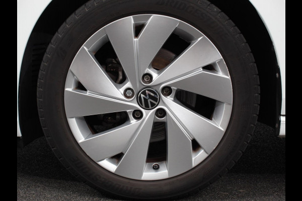 Volkswagen Golf 1.5 TSI 150pk Style Volkswagen Golf 1.5 eTSI 150pk Style | Navigatie | Climate Control | DAB | Digitale Cockpit | Keyless Start | Lichtmetalen velgen 17" | Parkeer Sensoren | Stoelverwarming