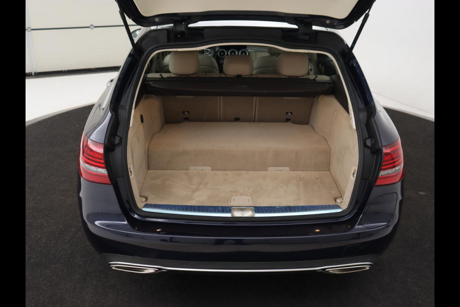 Mercedes-Benz C-Klasse 300e Avantgarde Luxury | Panoramadak | Luchtvering | Burmester | Stuurverwarming | 360 Camera | Leder | Stoelverwarming | Memory | Carplay | Sfeerverlichting | Matrix LED | PHEV | Plug In