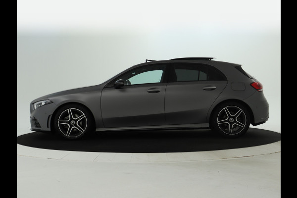 Mercedes-Benz A-Klasse 180 Business Solution AMG | AMG Line | Night Pakket | Panorama Schuif-Kanteldak | Sfeerverlichting | Inclusief 24 maanden MB Certified garantie voor Europa.