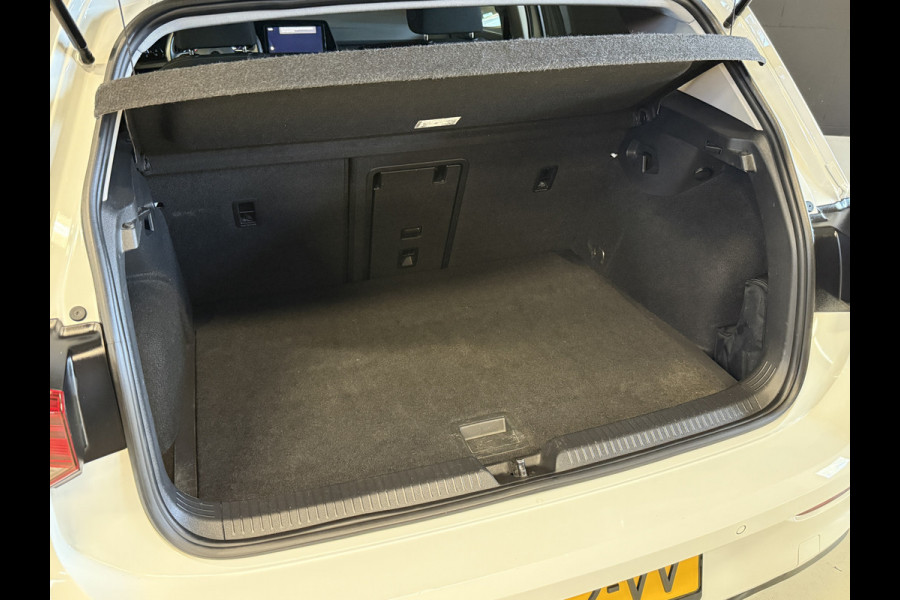 Volkswagen Golf 1.5 eTSI Style | Memory stoelen | 18'' inch | Virtual cockpit