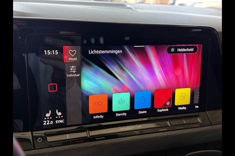 Volkswagen Golf 1.5 eTSI Style | Memory stoelen | 18'' inch | Virtual cockpit