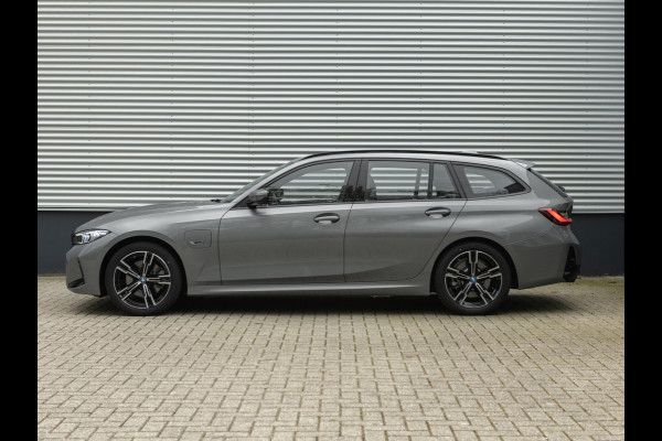 BMW 3 Serie Touring 330e M-Sport - Active Cruise - Camera - Stuurwiel Verwarmd - Hifi
