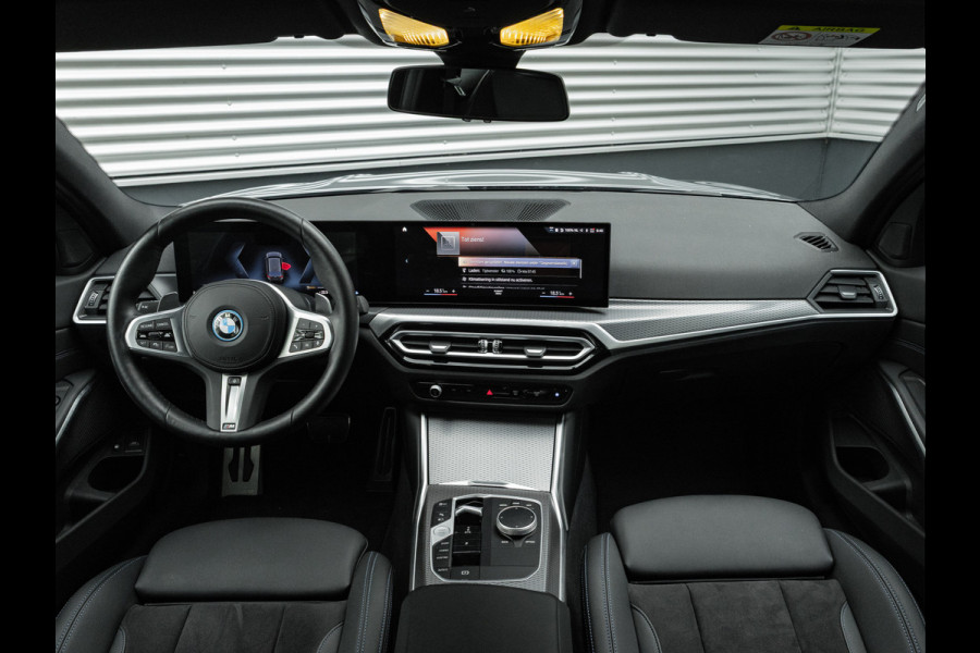 BMW 3 Serie Touring 330e M-Sport - Active Cruise - Camera - Stuurwiel Verwarmd - Hifi