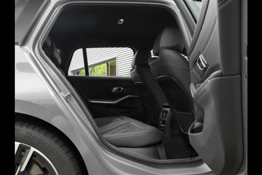 BMW 3 Serie Touring 330e M-Sport - Active Cruise - Camera - Stuurwiel Verwarmd - Hifi