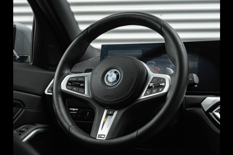 BMW 3 Serie Touring 330e M-Sport - Active Cruise - Camera - Stuurwiel Verwarmd - Hifi