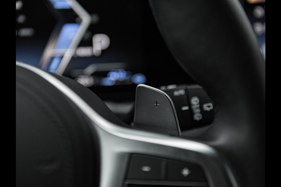 BMW 3 Serie Touring 330e M-Sport - Active Cruise - Camera - Stuurwiel Verwarmd - Hifi