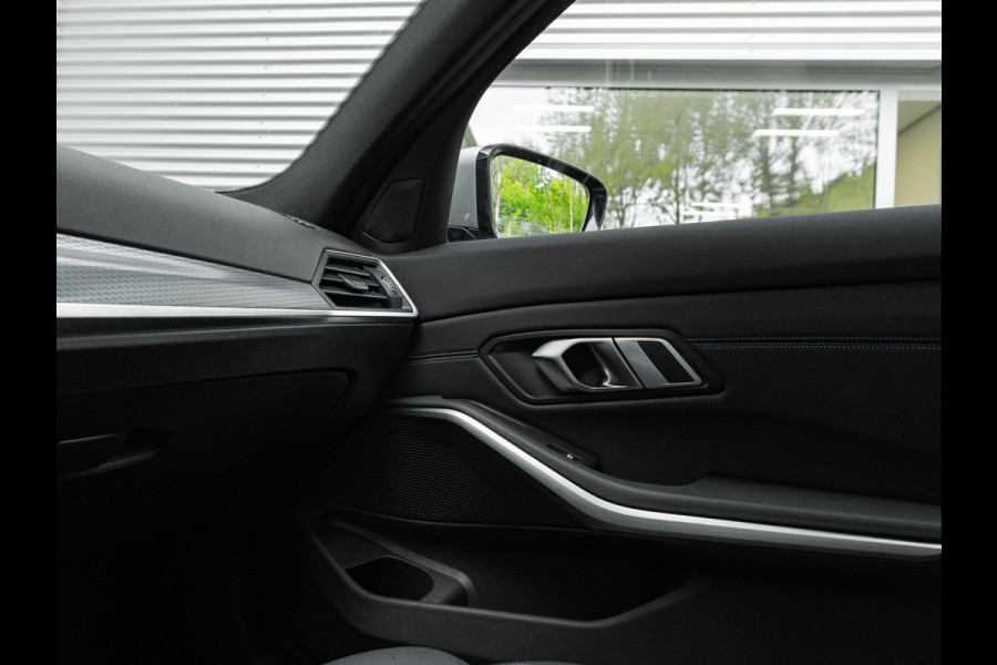 BMW 3 Serie Touring 330e M-Sport - Active Cruise - Camera - Stuurwiel Verwarmd - Hifi