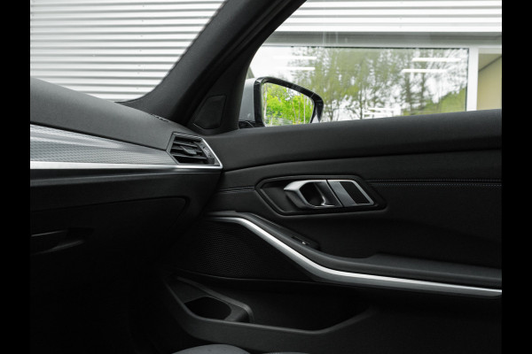 BMW 3 Serie Touring 330e M-Sport - Active Cruise - Camera - Stuurwiel Verwarmd - Hifi