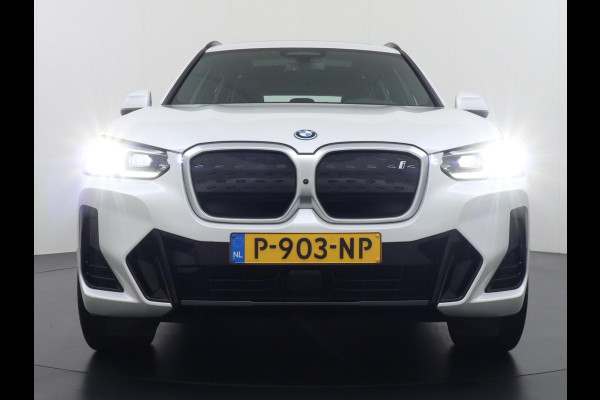 BMW iX3 High Executive 80 kWh M SPORT VAN: 46.900,- VOOR 40.877,- US HERFSTVOORDEEL: 6.023,- EURO M SPORT DEALER ONDERHOUDEN | MEGA COMPLEET (oa: DRIVING ASSIST.PROFF.-HARMAN KARDON-DODE HOEK-ELECTR.STOELEN-ADAPTIEF ONDERSTEL etc.) | RIJKLAARPIJS incl. 12mnd BOVAG
