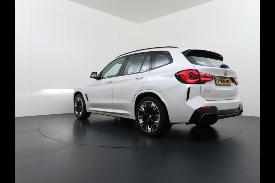 BMW iX3 High Executive 80 kWh M SPORT VAN: 46.900,- VOOR 40.877,- US HERFSTVOORDEEL: 6.023,- EURO M SPORT DEALER ONDERHOUDEN | MEGA COMPLEET (oa: DRIVING ASSIST.PROFF.-HARMAN KARDON-DODE HOEK-ELECTR.STOELEN-ADAPTIEF ONDERSTEL etc.) | RIJKLAARPIJS incl. 12mnd BOVAG