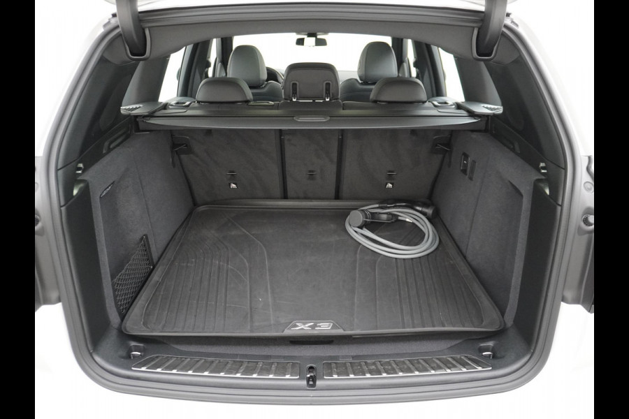 BMW iX3 High Executive 80 kWh M SPORT VAN: 46.900,- VOOR 40.877,- US HERFSTVOORDEEL: 6.023,- EURO M SPORT DEALER ONDERHOUDEN | MEGA COMPLEET (oa: DRIVING ASSIST.PROFF.-HARMAN KARDON-DODE HOEK-ELECTR.STOELEN-ADAPTIEF ONDERSTEL etc.) | RIJKLAARPIJS incl. 12mnd BOVAG
