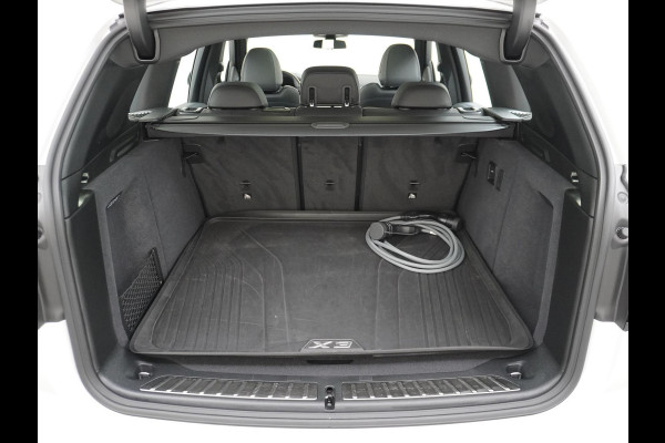 BMW iX3 High Executive 80 kWh M SPORT VAN: 46.900,- VOOR 40.877,- US HERFSTVOORDEEL: 6.023,- EURO M SPORT DEALER ONDERHOUDEN | MEGA COMPLEET (oa: DRIVING ASSIST.PROFF.-HARMAN KARDON-DODE HOEK-ELECTR.STOELEN-ADAPTIEF ONDERSTEL etc.) | RIJKLAARPIJS incl. 12mnd BOVAG